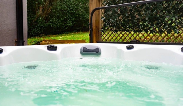 The Headingley House Leeds - Hot Tub - Sleeps Up to 12