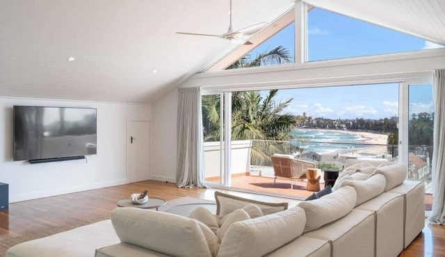 'The Headland' - Premier Queenscliff Abode, Steps from Queenscliff Beach & Freshwater Beach.