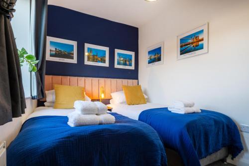 The Heart - Cosy 3 bedroom house with double driveway and Garden in Manchester