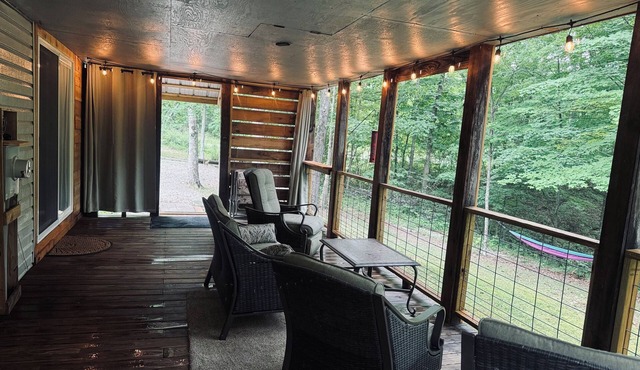 The Heart of Burr Oak close to the beach, surrounded by Wayne national Sleeps 6