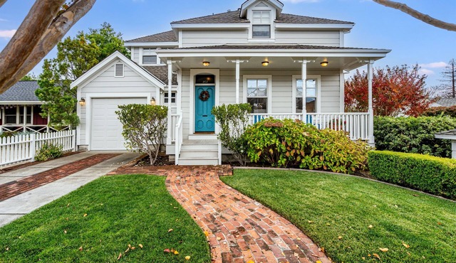 The Heart of Sonoma Plaza: Stylish 1877 Victorian