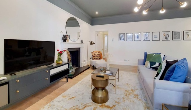 The Heart of South Kensington - Modern & Spacious 1BDR Apartment