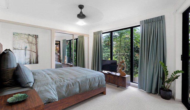 The Heart Stay at Airlie Beach - the heart of the Great Barrier Reef.