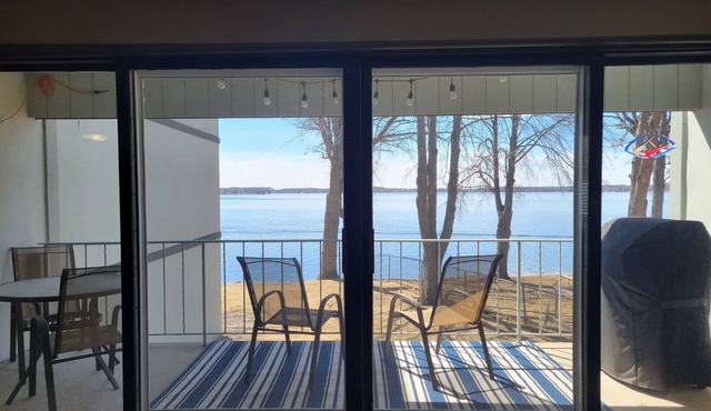 The heartbeat of lakes Cozy 2-bedroom condo on the lake, charming Detroit Lakes