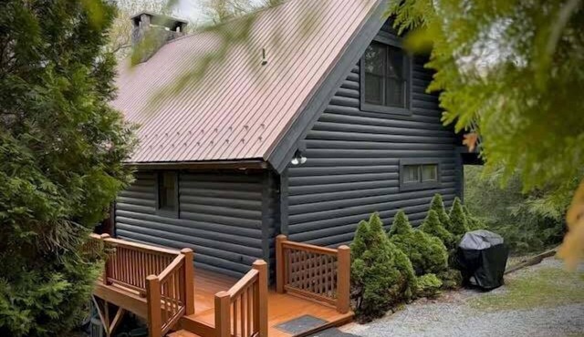 The Heartwood - game room, fire pit, privacy