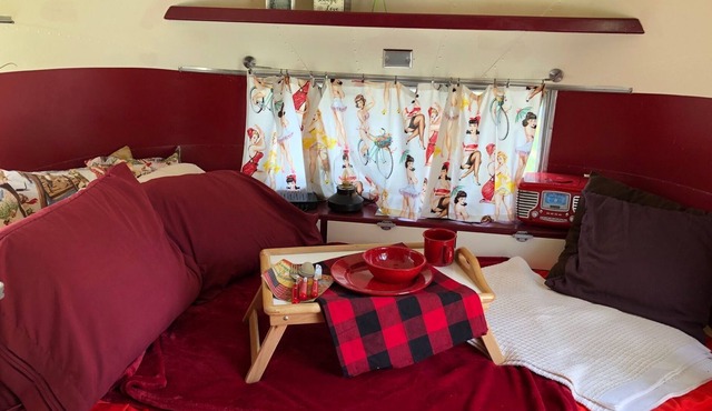 The Hedy Lamarr Airstream - Glamping in the City!