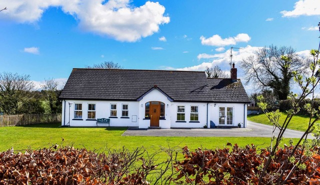 The Heights & Hollows Farmhouse (Sleeps 14) Saul, Downpatrick