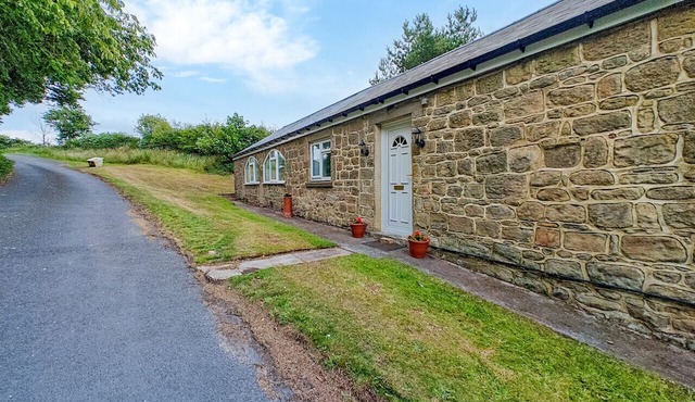 The Helm Cottage - Three Bedroom House, Sleeps 6