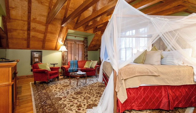 The Hemingway | King Suite | The Empress Hotel