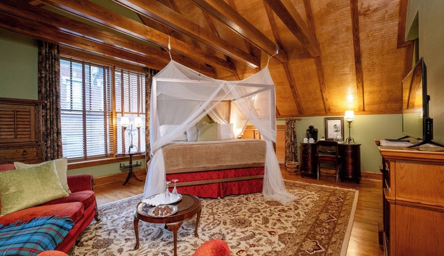 The Hemingway | King Suite | The Empress Hotel