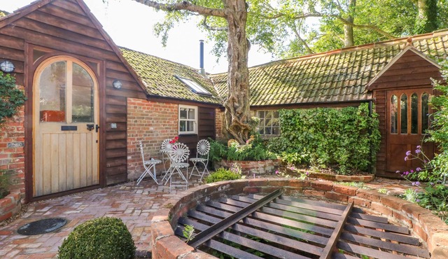 THE HEMMEL, family friendly, character holiday cottage in Faringdon