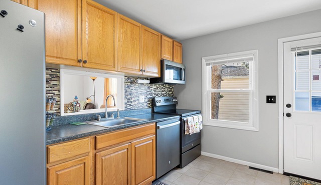 THE HEN HOUSE: House close to UD stadium