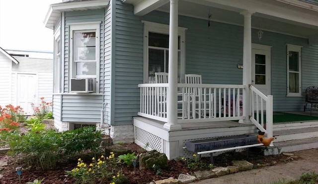 The Hen House Retreat - A Comfortable Place to Roost