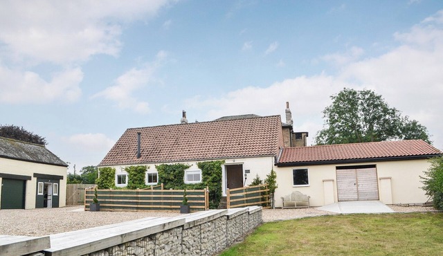 The Hen House - UK38436