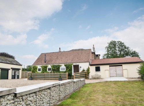 The Hen House - Uk38436