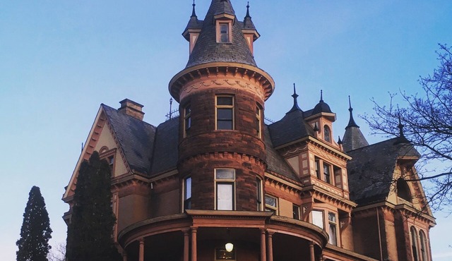 The Henderson Castle Inn