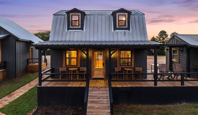 The Hendo - Cabin #2- Intimate Family Getaway