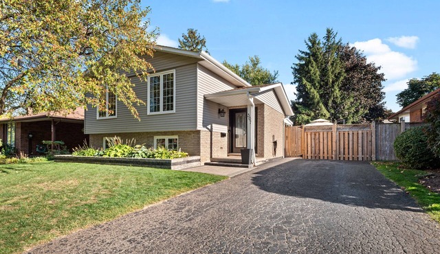| The Henley House | 8 Guests | Port Dalhousie |