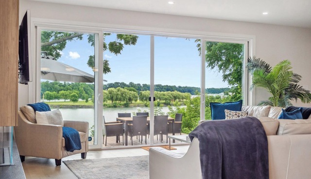 The Henley Luxe | Waterfront | Home Gym | Wineries