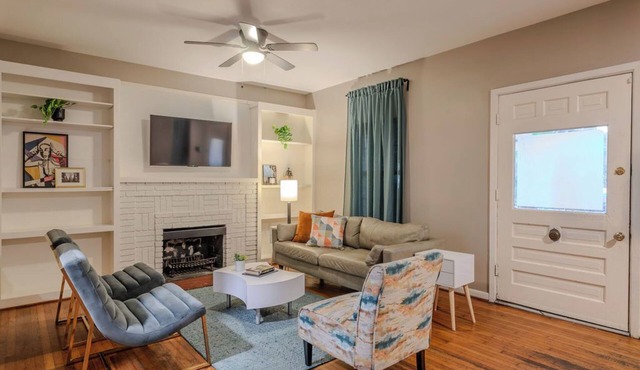 The Hera! Luxury Mansion in Montrose w/Pool 2BR+3