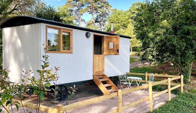The Hereford Hut, Charming 1 bedroom Shepherds Hut