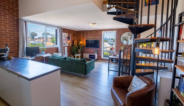 The Heritage Loft | City views + free parking