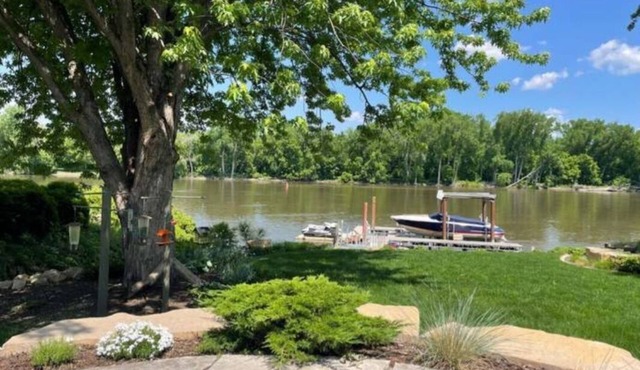 The Heron House – Modern riverfront retreat near downtown Hastings