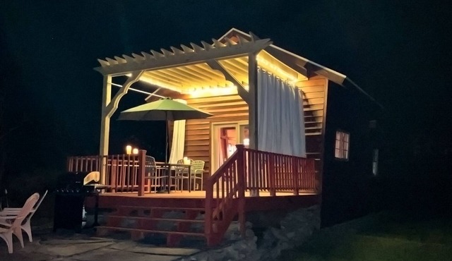 The Heron - Unique vacation getaway for 2 in historic cabin