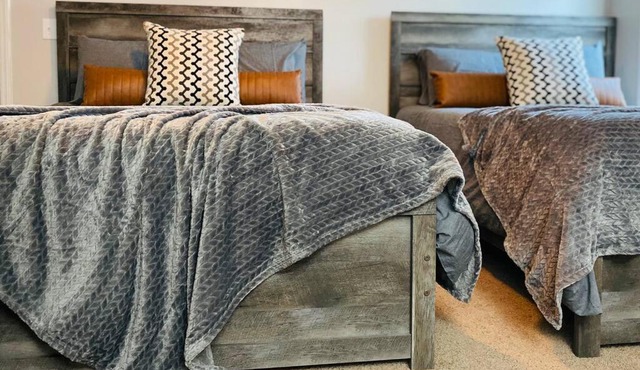 The Herringbone Blue; Sleeps 20+ near Fort Bragg