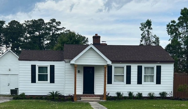 The Hiatt House, 1800sf Wedding Lodging or Executives an unexpected elegant gem
