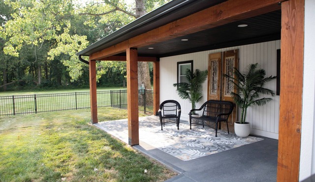 The Hidden Gem 2-bedroom Guesthouse in Edgerton with full kitchen