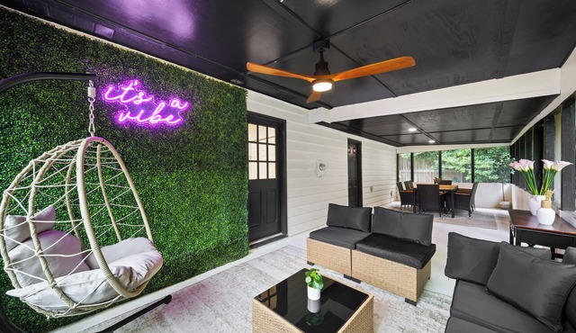 The Hidden Oasis-Beautiful 4 bdrm home in Jonesboro minutes away from Atlanta!