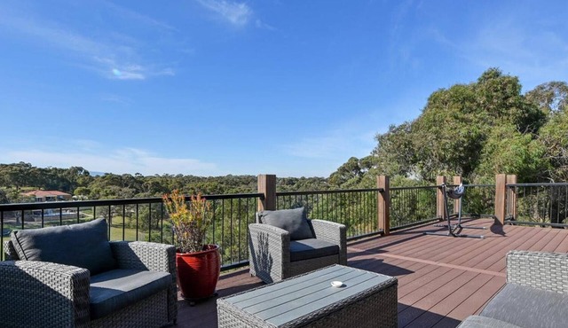 The Hidden Paradise in the Valley: Relaxing Farmhouse Retreat Wallan Hidden Gem