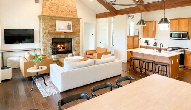 THE HIDEAWAY 3BR/2BA Modern Cabin at LAKE TRAVIS