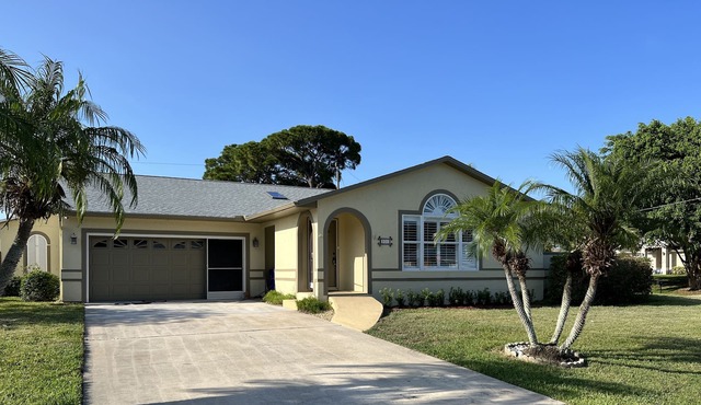 “The Hideaway” 4 beds 2.5 bath with Heated Pool!