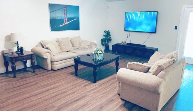 The Hideaway 4B/2B House- 10min from IAH