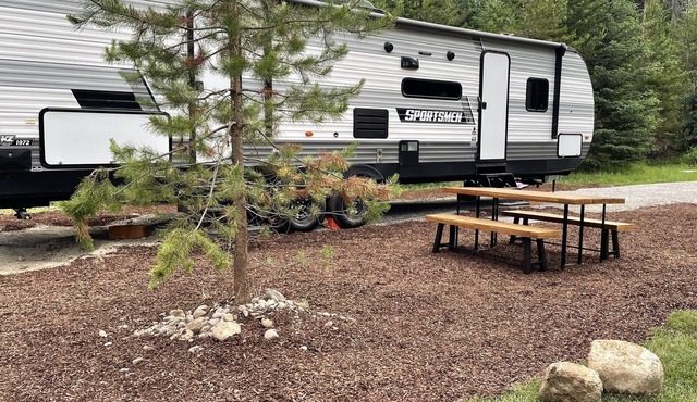 The Hideaway at Glacier Meadows - Luxury Camper