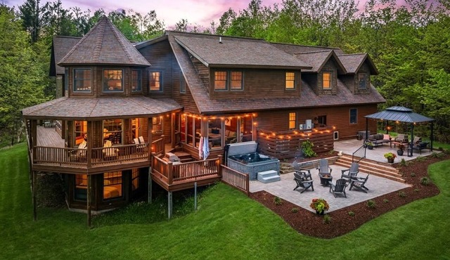 The Hideaway at Harbor Springs – Hot Tub, Fire Pit, Ski + Outdoor Adventure