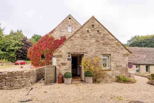 The Hideaway - Authentic Cotswolds Village Living
