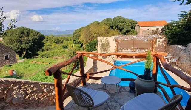 The Hideaway- authentic Dalmatian stone house with a pool Hvar island