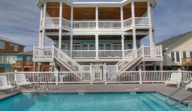 🌴The Hideaway B: Oceanfront Duplex, Shared Pool, Beach Access🌴