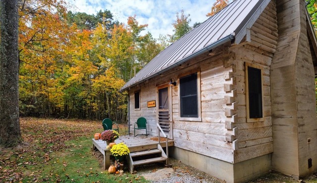 The Hideaway Cabin in Hocking Hills (with WiFi)