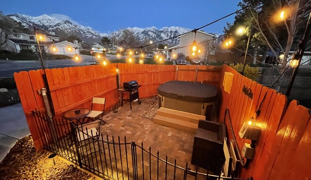 THE HIDEAWAY: Charming, 2-bedroom apartment near ski slopes & Wasatch Mountains.
