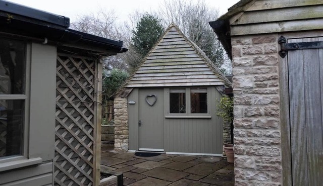 The Hideaway | Cosy Cotswolds Village Stay for 2