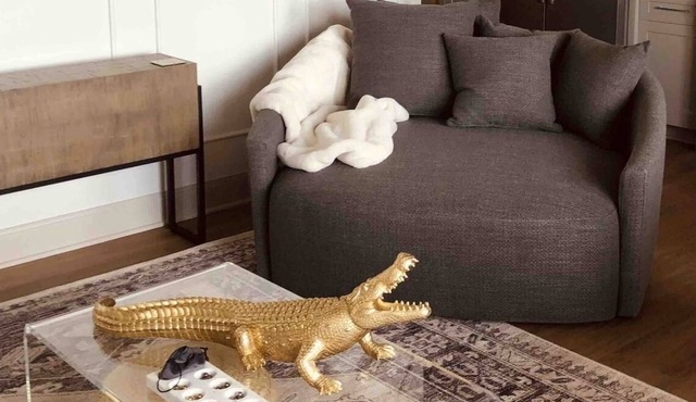 The Hideaway: Downtown Apartment