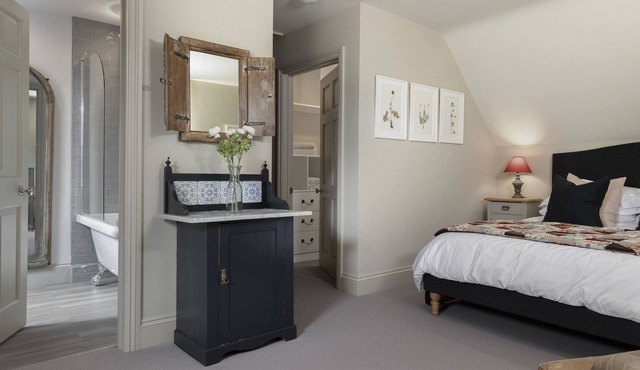 The Hideaway, Perfect Cotswolds romantic getaway with cosy wood-burning stove