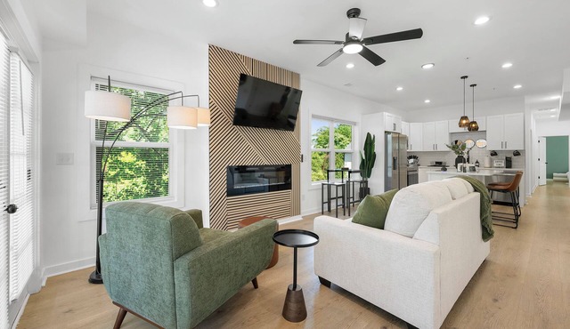 The Hideaway Haven - 3BD Condo w/King Bed Suite & Free Gated Parking