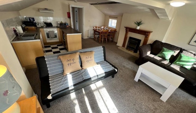 The Hideaway Holywell - Cosy Apartment in Perfect Location