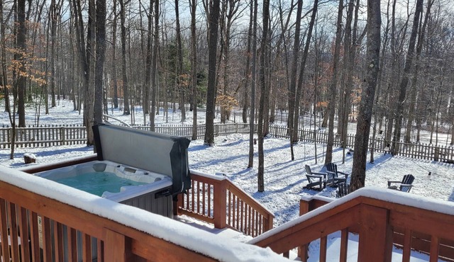 The Hideaway House | Lake Access, Hot Tub, Firepit