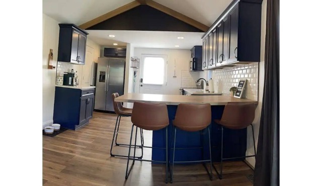 The Hideaway on Hobart - NEWLY RENOVATED/BRAND NEW